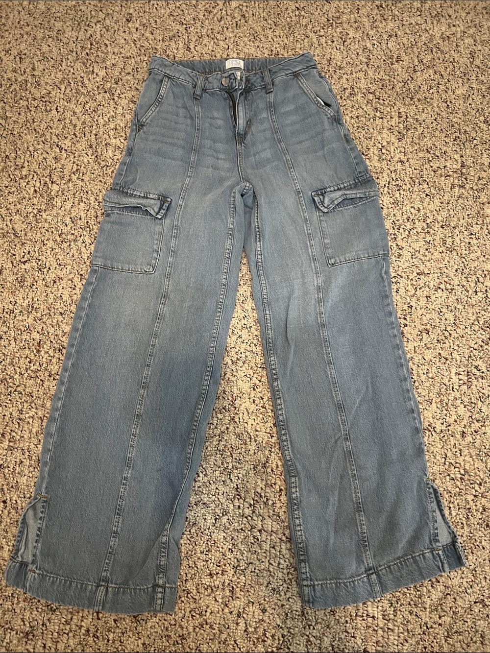 Women’s Light Blue Cargo-Style Jeans